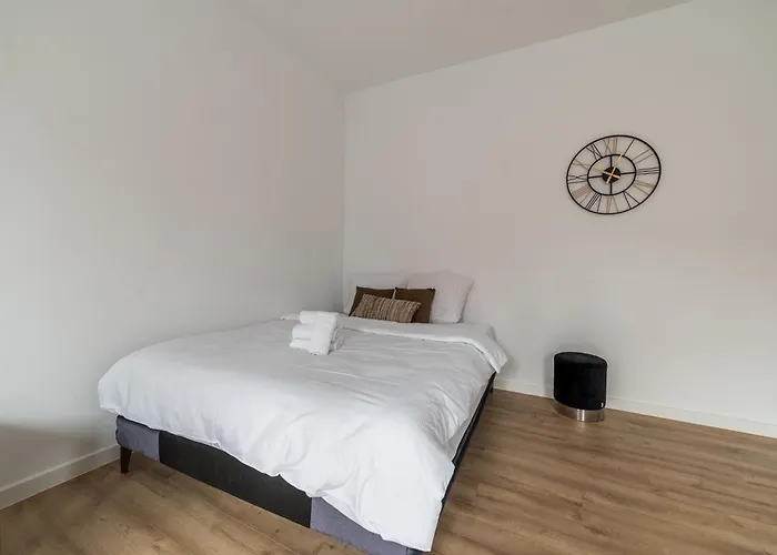 Wilson Park Serene By Bookinghost * Познань