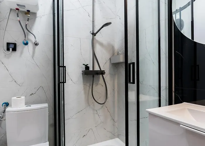 Wilson Park Serene By Bookinghost * Познань