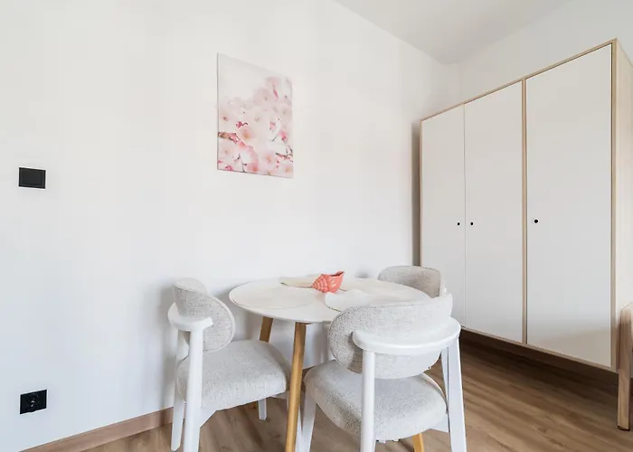 Wilson Park Serene By Bookinghost * Познань